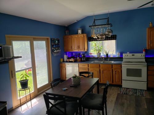 ห้องครัว, Lake House off Route 66 in ลิชฟิลด์ (IL)