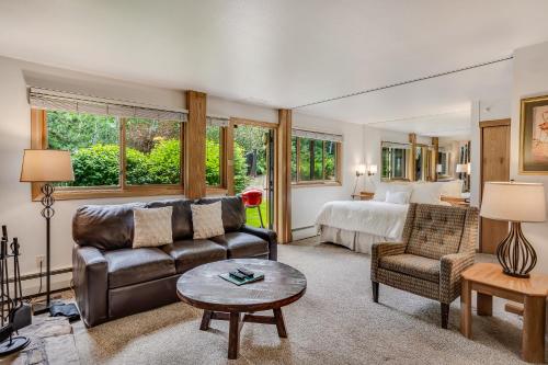 Laurelwood Condominiums 302 image