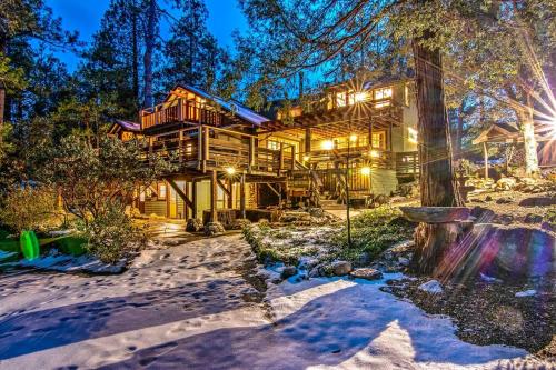 The Creek Lodge in Town Center in Idyllwild, USA