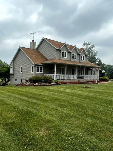 House On Grass Runway with Fly-In/Fly-Out Access