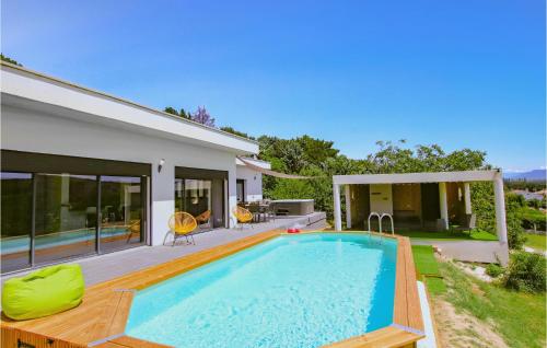 Amazing Home In Montlimar With Outdoor Swimming Pool