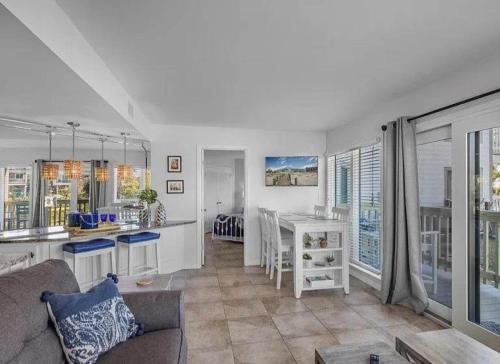 Sugar Sands-Luxury 1st Floor 2BR 2BA Private Beach