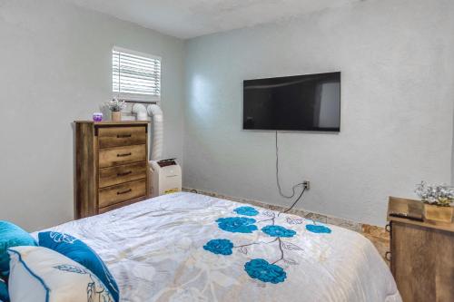 Boynton Beach Vacation Rental about 4 Mi to Beach! in Boynton Beach, USA