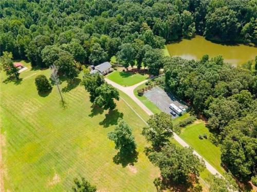 Southern Home and fishing lake.