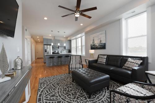 Contemporary Apt in Irving Park in Chicago, USA