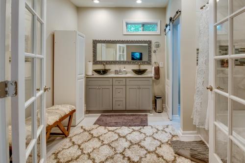 2 Mi to Intl Soccer Play! Ideal ATL Home Base in Atlanta University Center