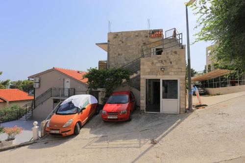 Apartments with a parking space Brela, Makarska - 789