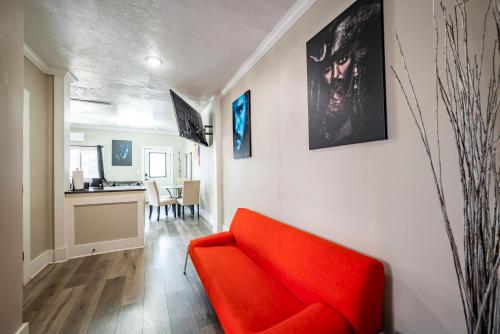 4BR HOME SLEEPS 13 DOWNTOWN/Pet Friendly/EVCharger thumb 3
