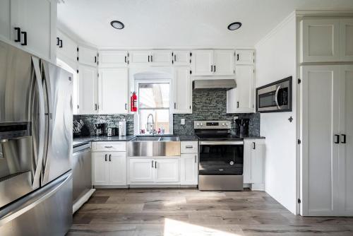 5BR HOME SLEEPS 16 DOWNTOWN/Pet Friendly/EV Charger in Houston, USA