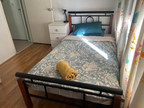 Single room share bathroom and kitchen in كانينج فالى