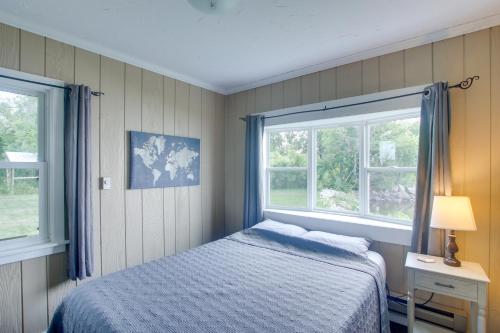 Cozy Fremont Cottage on Lake Poygan and Fishing Dock - image 2