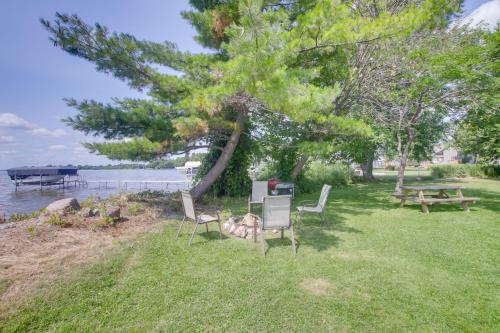 Cozy Fremont Cottage on Lake Poygan and Fishing Dock - image 7