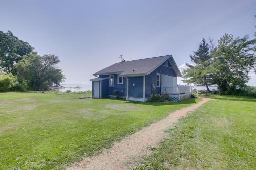 Cozy Fremont Cottage on Lake Poygan and Fishing Dock - image 11