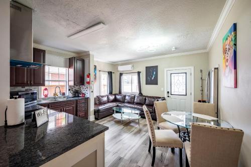 New 7 Bedroom home sleep 22 EV/PET/FREE PARKING in Houston, USA
