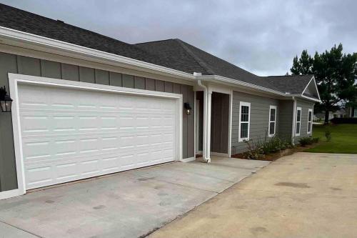 Family Friendly townhouse w/ community pool & gym in Warner Robins, USA