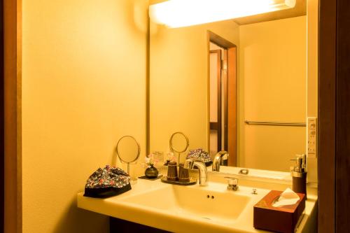 AOI-Japanese-Style Room with Hotspring Semi-Open Air Bath image 4