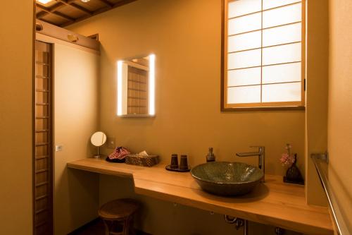 TSUKUSHI -Japanese-Style Room with Hotspring Semi-Open Air Bath image 5