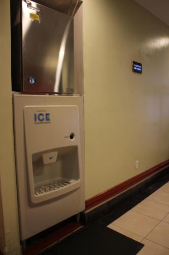 Rodeway Inn & Suites