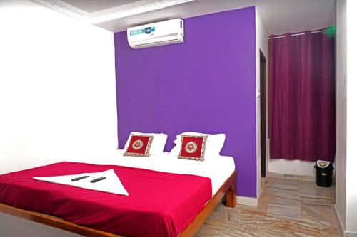 Sea side guest house vizag in Kirlampudi Layout