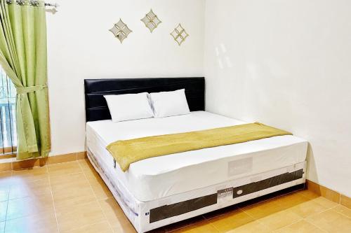 Adipura Guesthouse Syariah Mitra RedDoorz near Terminal Nganjuk