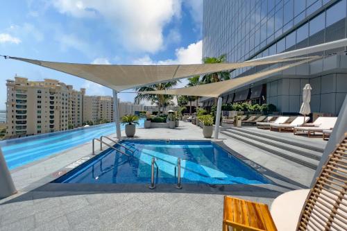 FAM Living - Palm Tower Attached to St Regis Palm Tower 1Bed - Palm Jumeirah Views - image 2