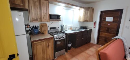 keuken, Alux House in Placencia