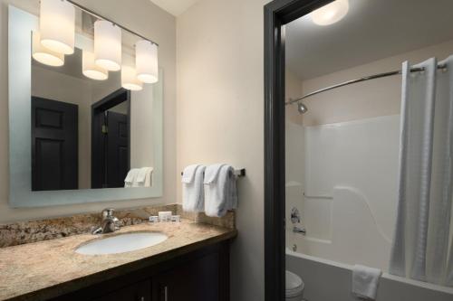 Studio Queen Suite with Hearing Accessible Tub - Non-Smoking