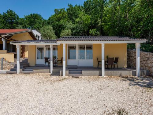 One-Bedroom Holiday Home