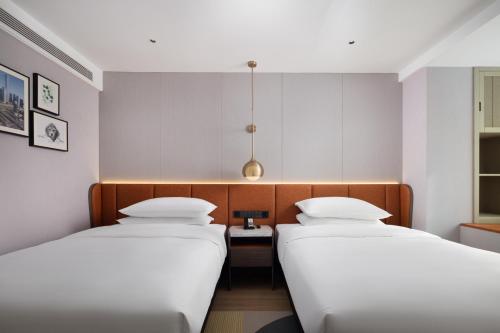 2 double beds