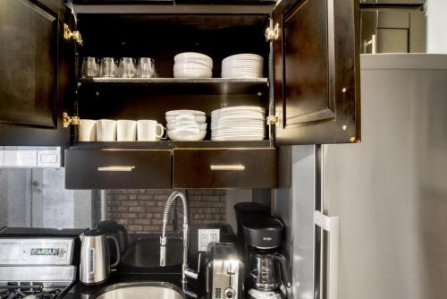 SoHo 2BR w balcony wd nr WF NYC-905 detail