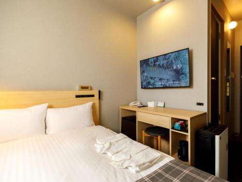 Double Room with Small Double Bed - Non-Smoking image 10
