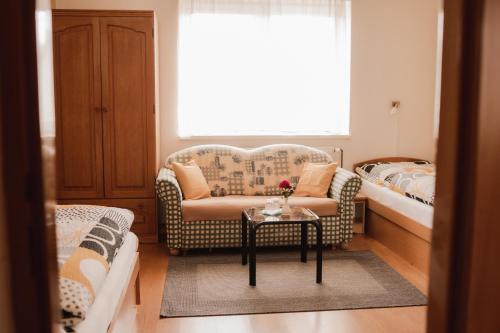 2 twin beds