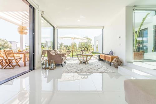 ห้องส่วนกลางสำหรับนั่งเล่น/ดูทีวี, Villa Arrabida in เซซิมบรา