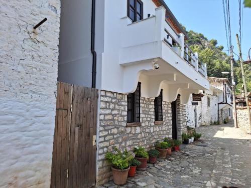 GUESTHOUSE RIVERSIDE - image 8