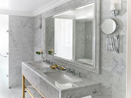 479121318 The Dorchester - Dorchester Collection