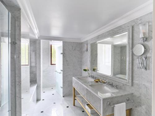 479121910 The Dorchester - Dorchester Collection