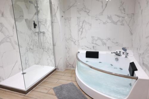 Capsule 90's - Balnéo - Sauna - Flipper - Billard - Netflix - Nintendo Switch & Jeux -, Mons (fotografie 7)