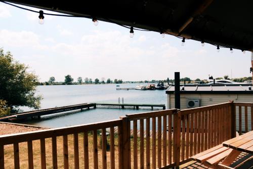 Luxury Lake Lodge in Alphen