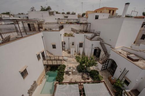 GuestHost - Corte 14 15 - Apartments with terrace and pool, Matino (photo 4)