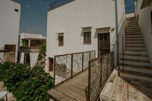 GuestHost - Corte 14 15 - Apartments with terrace and pool, Matino (photo 8)