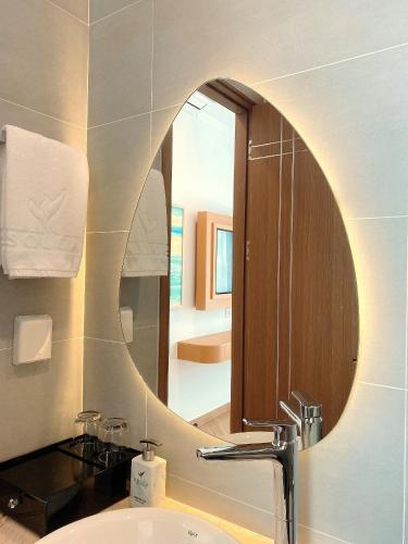 room detail thumbnail 2