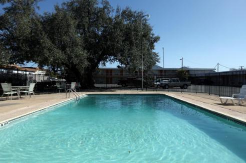 Americas Best Value Inn Uvalde