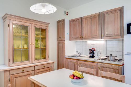 One-Bedroom Apartment Plus with Terrace image 8