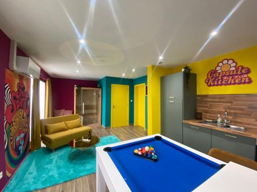 Capsule Groovy-Jacuzzi-Sauna-Billard-Netflix- Nintendo Switch & Jeux