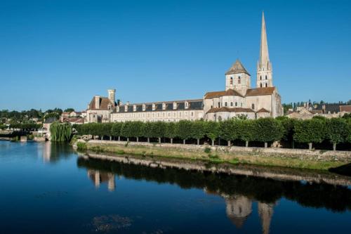 Gîte indépendant neuf, idéal vacances nature au calme, proche rivières, N147 & Civaux (Gite independant neuf, ideal vacances nature au calme, proche rivieres, N147 & Civaux) in Lusaka Lešato