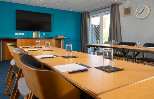 Holiday Inn Express Peterborough an IHG Hotel - image 11