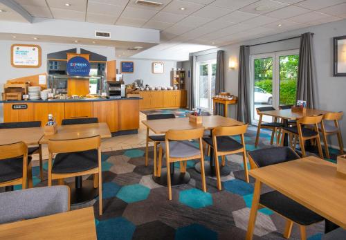 Holiday Inn Express Peterborough an IHG Hotel - image 2