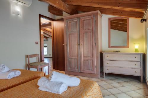 One-Bedroom Apartment Classic - Attic image 2