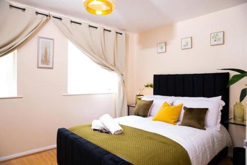 1 Bed Flat - Sleeps 4 - Parking - Wifi