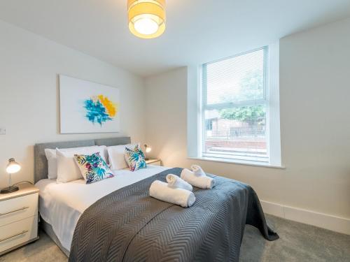 Pass the Keys Perfectly located 2 bed townhouse in Shrewsbury photo 2